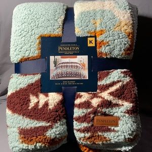 NEW - PENDLETON KING Sherpa Fleece Blanket